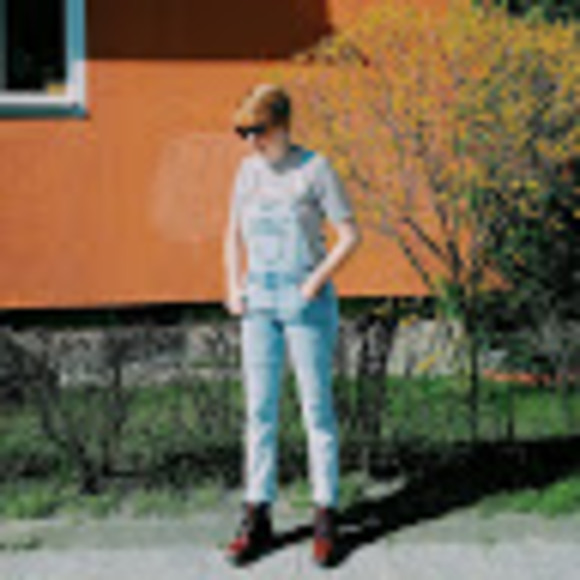 Meet your Posher, Emily - Picture 1 of 1